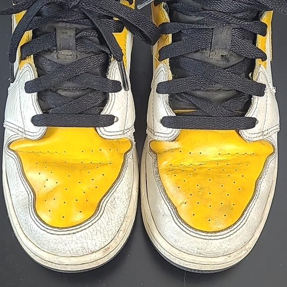 Nike Air Jordan 1 Mid US University Gold Yellow Shoes 554724-170 Youth 7/ W 8 - Picture 6 of 17